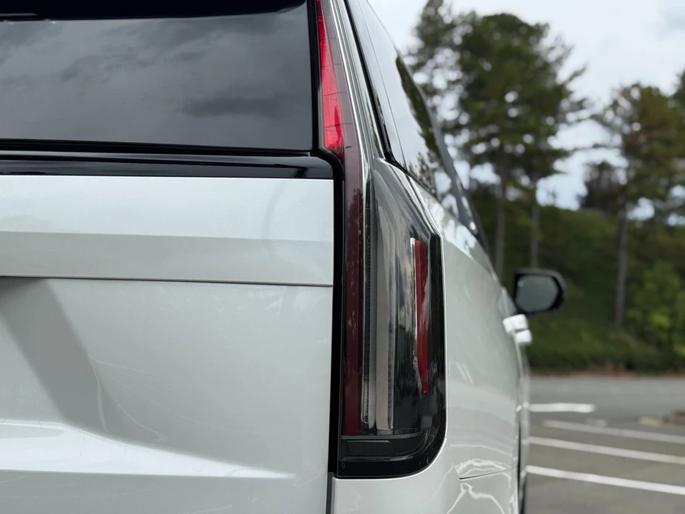 2022 Cadillac Escalade 5th Gen - Image 18 of 21