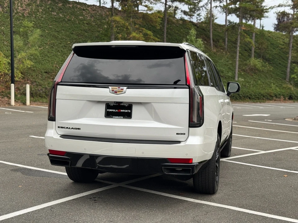 2022 Cadillac Escalade 5th Gen - Image 11 of 21