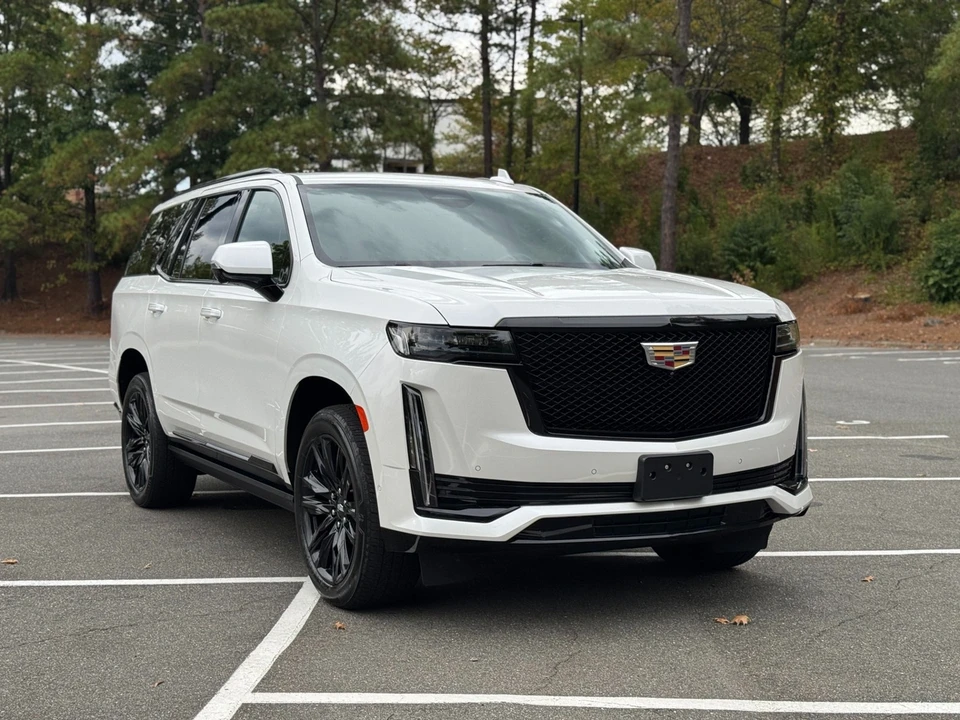 2022 Cadillac Escalade 5th Gen - Image 16 of 21