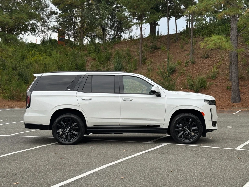 2022 Cadillac Escalade 5th Gen - Image 14 of 21