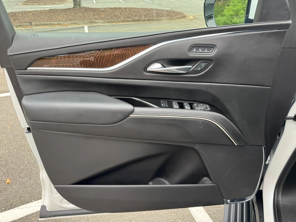 2022 Cadillac Escalade 5th Gen - Image 19 of 21
