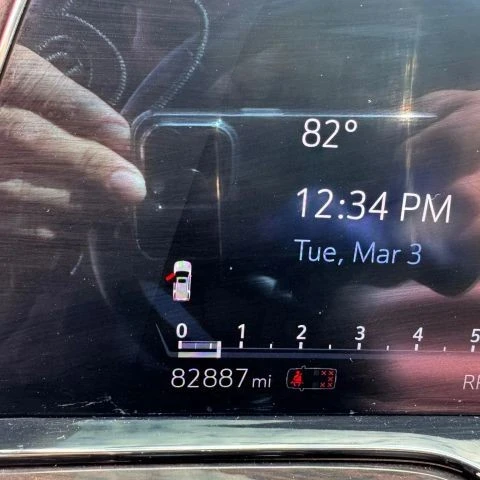 2022 Cadillac Escalade 5th Gen - Image 17 of 18
