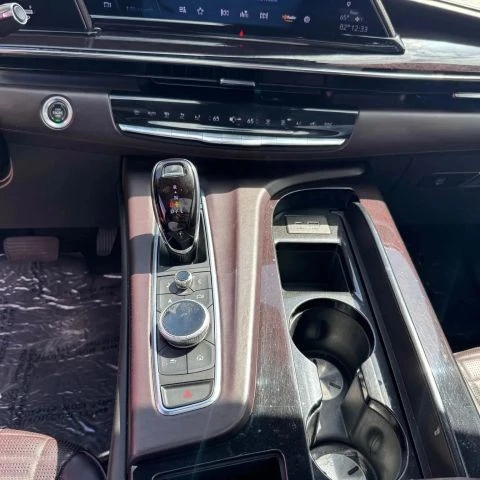 2022 Cadillac Escalade 5th Gen - Image 16 of 18