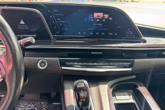 2022 Cadillac Escalade 5th Gen - Image 15 of 18