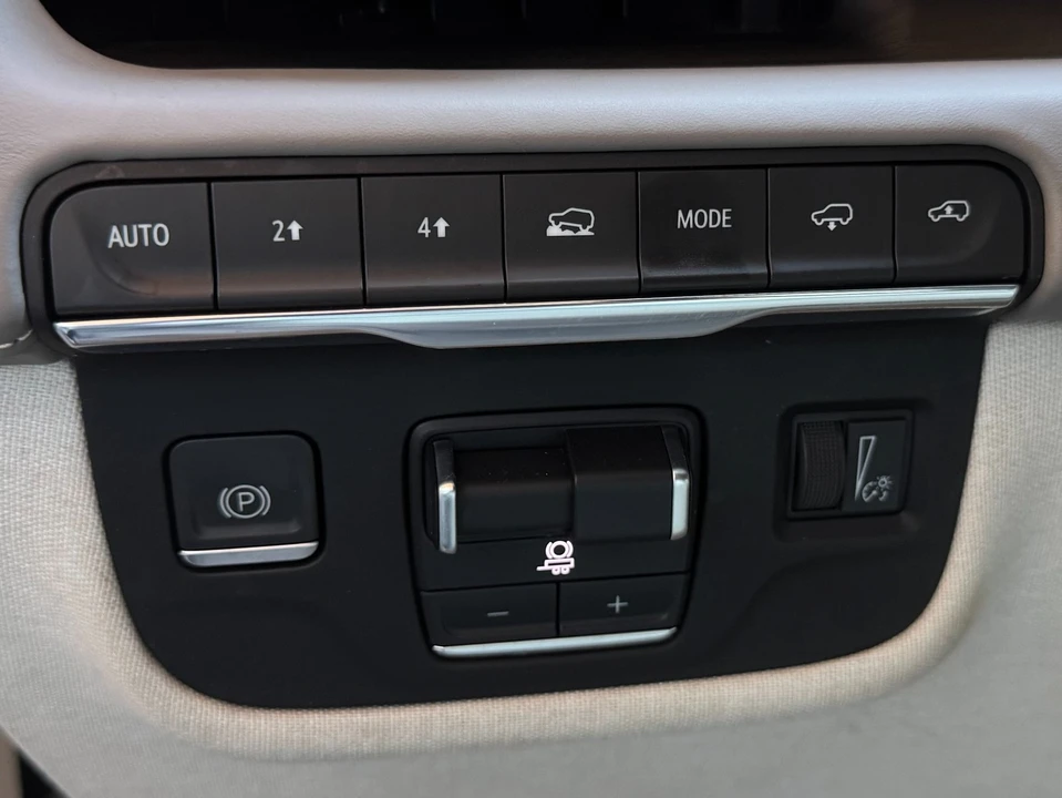 2022 Cadillac Escalade 5th Gen - Image 18 of 21