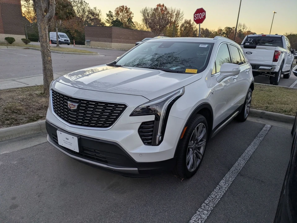 2022 Cadillac XT4 - Image 3 of 4