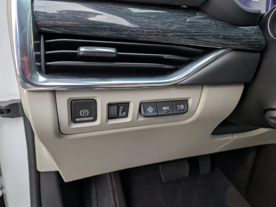2022 Cadillac XT4 - Image 17 of 21