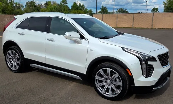 2022 Cadillac XT4 Premium Luxury