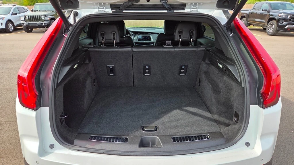 2022 Cadillac XT4 - Image 19 of 31