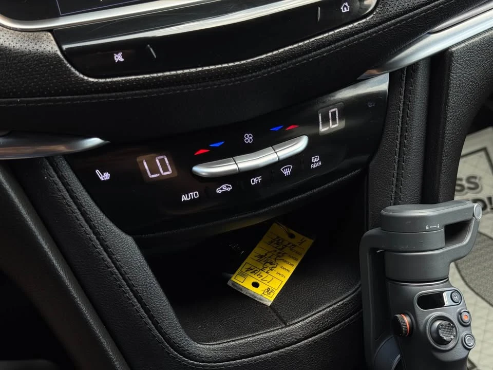 2022 Cadillac XT5 - Image 15 of 19