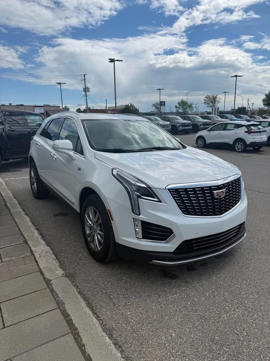 2022 Cadillac XT5 - Image 2 of 13