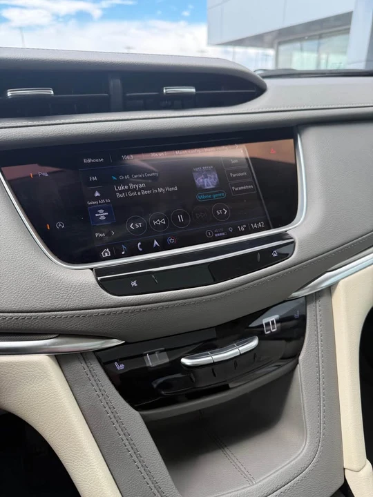 2022 Cadillac XT5 - Image 10 of 13