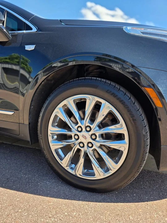 2022 Cadillac XT5 - Image 2 of 13