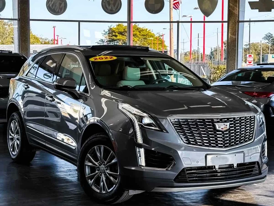 2022 Cadillac XT5 - Image 2 of 21