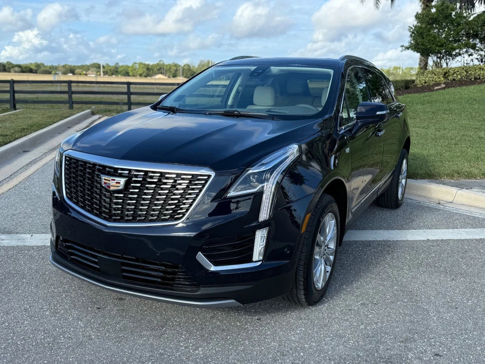 2022 Cadillac XT5 - Image 2 of 20