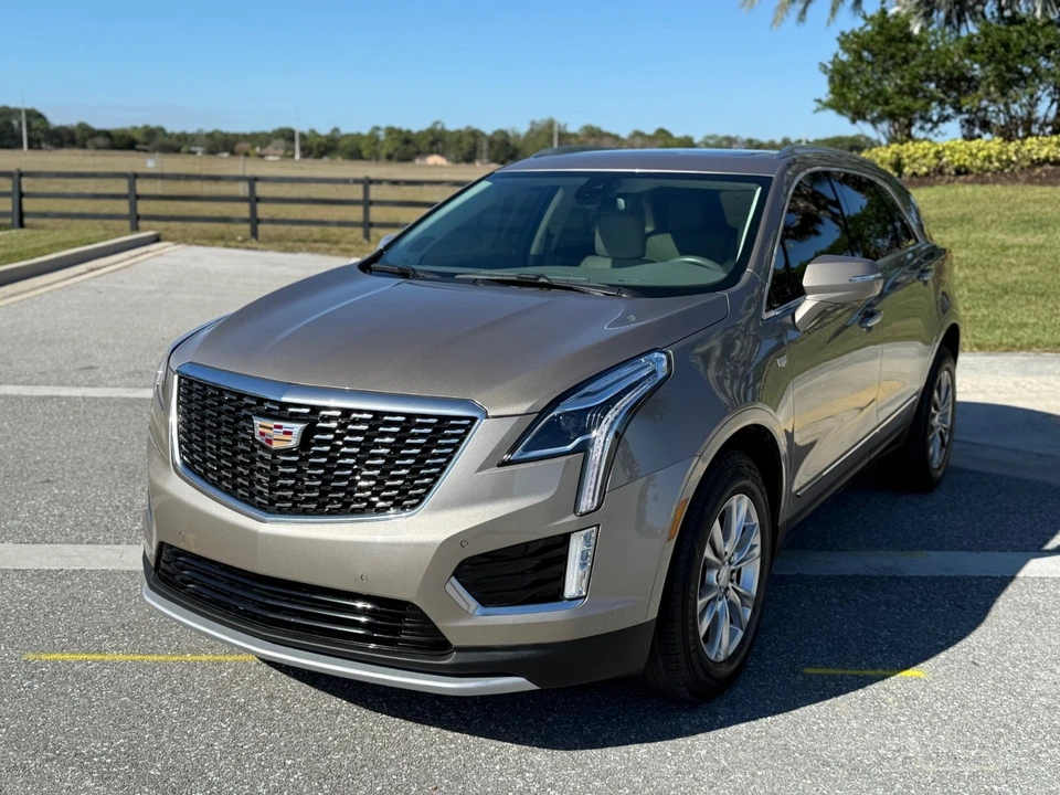 2022 Cadillac XT5 - Image 2 of 20