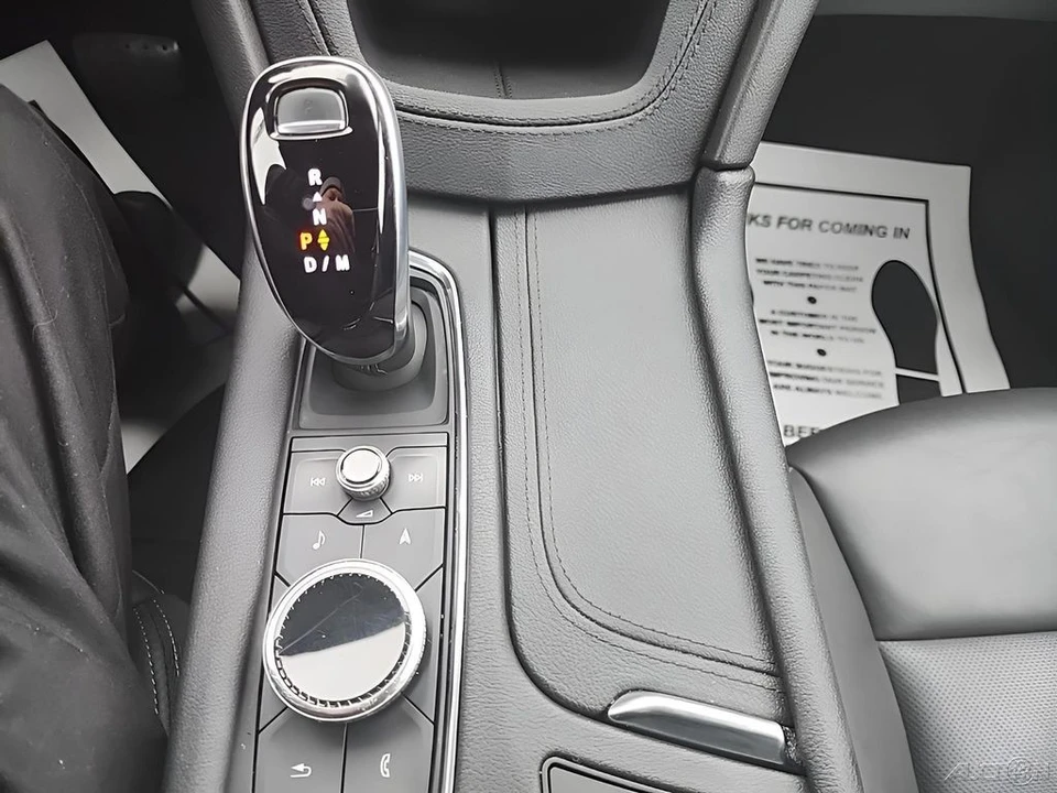 2022 Cadillac XT5 - Image 18 of 21