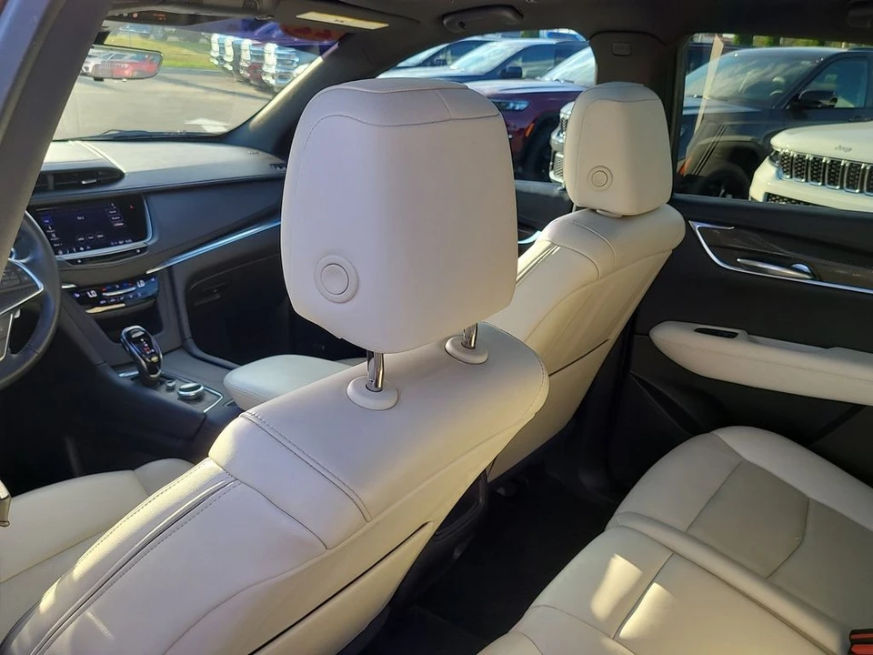 2022 Cadillac XT5 - Image 11 of 12