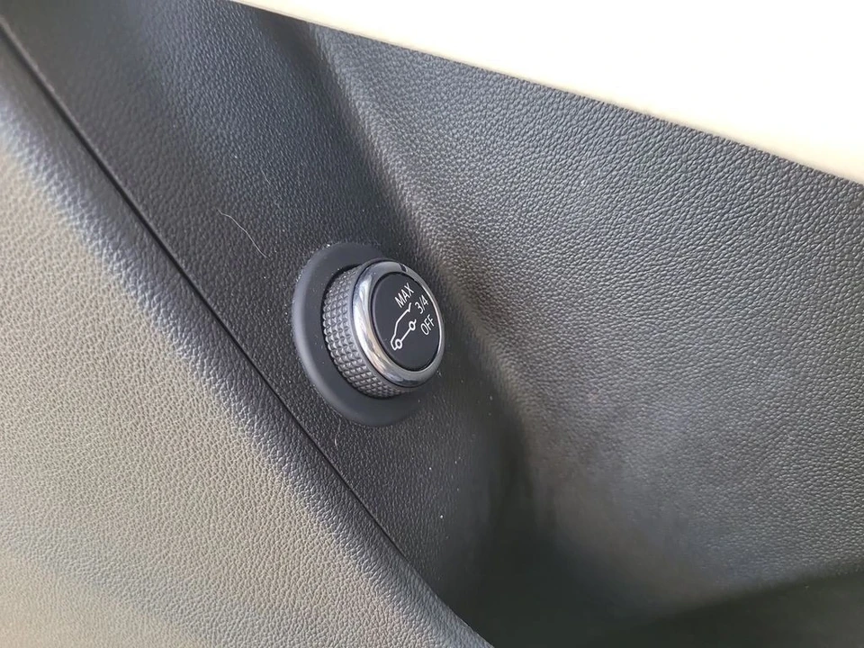 2022 Cadillac XT5 - Image 16 of 21
