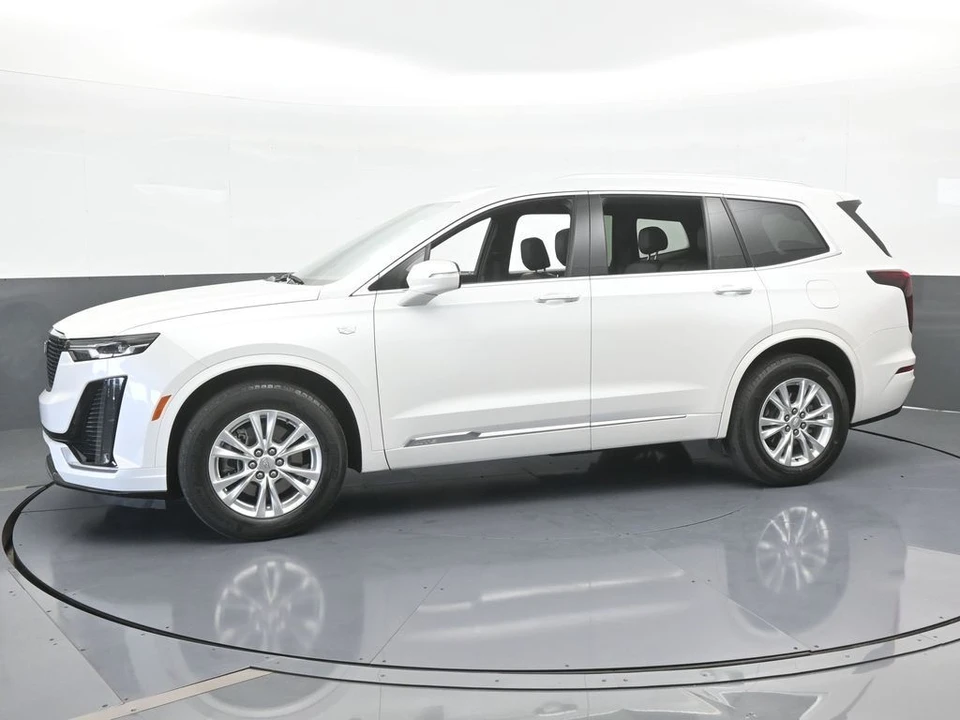 2022 Cadillac XT6 - Image 2 of 12