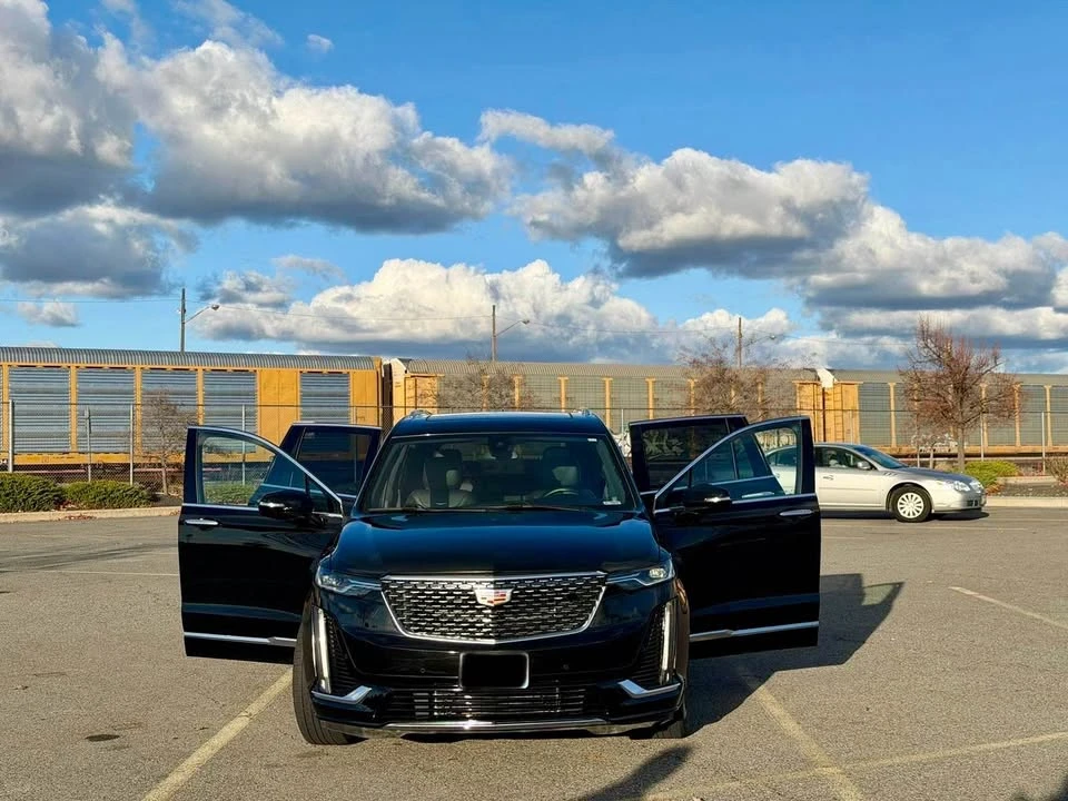 2022 Cadillac XT6 - Image 2 of 10