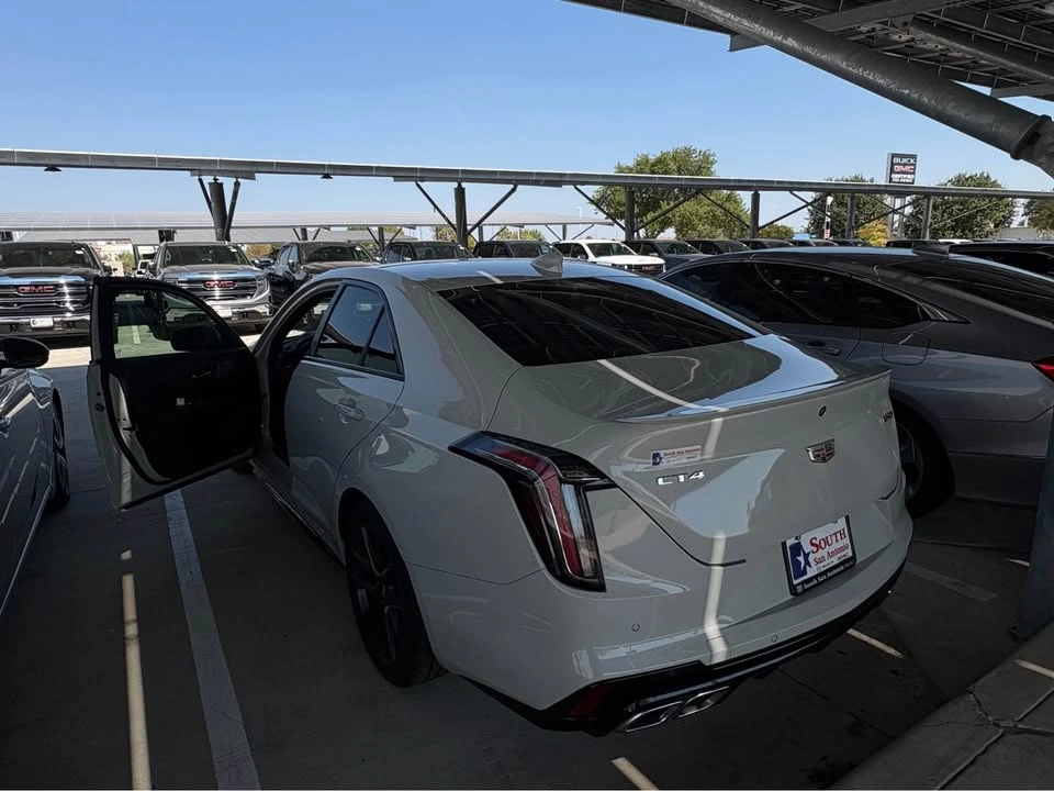 2022 Cadillac CT4-V - Image 8 of 10