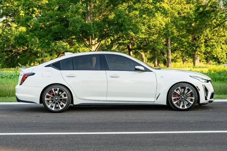 2022 Cadillac CT5-V - Image 2 of 4