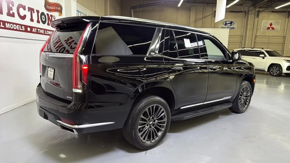 2022 Cadillac Escalade 5th Gen - Image 8 of 17