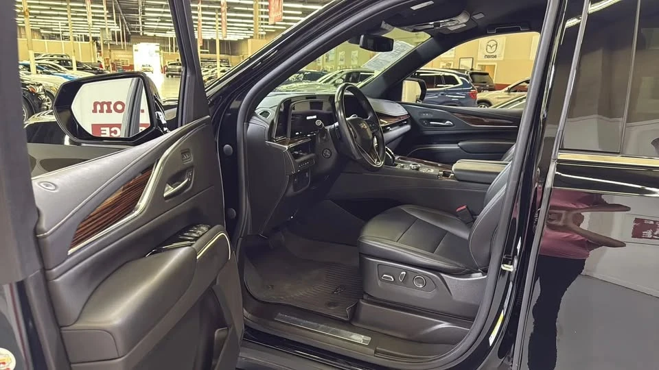 2022 Cadillac Escalade 5th Gen - Image 15 of 17