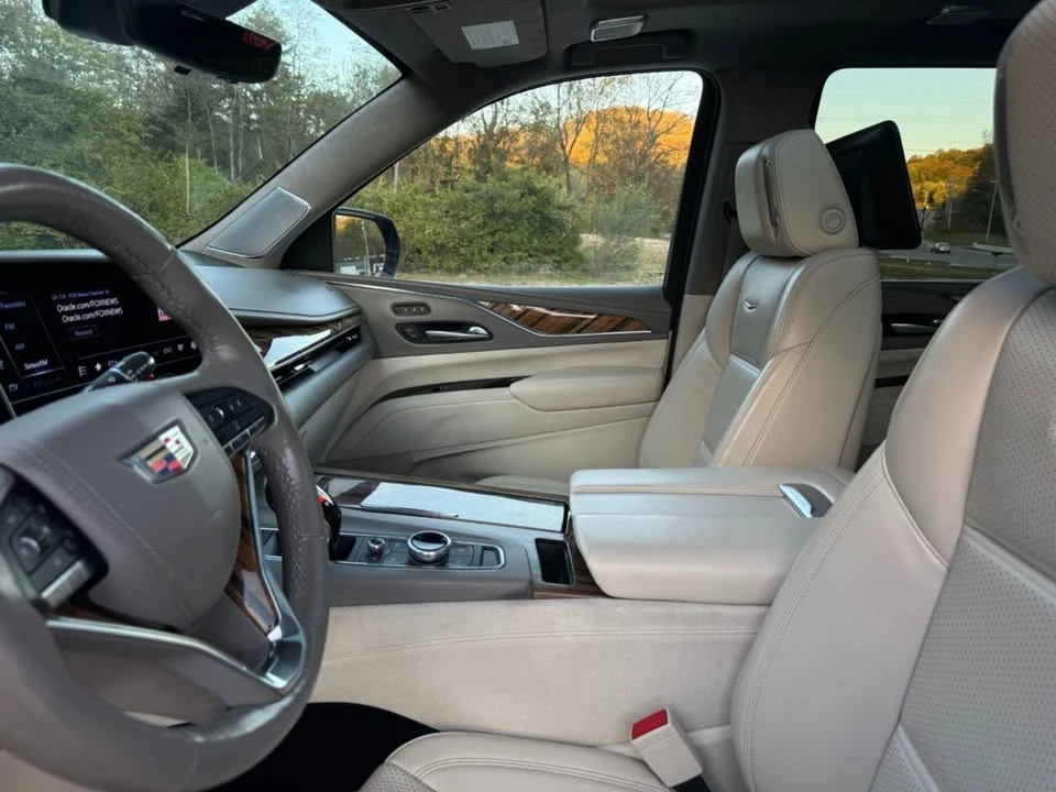 2022 Cadillac Escalade 5th Gen - Image 19 of 20