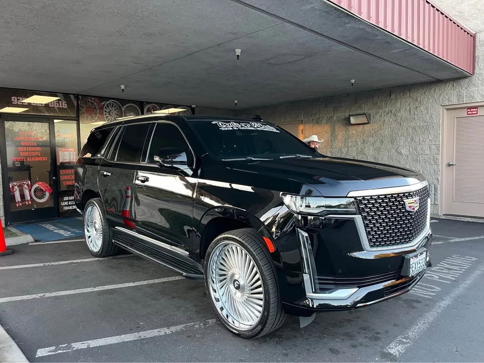 2022 Cadillac Escalade 5th Gen - Image 13 of 15