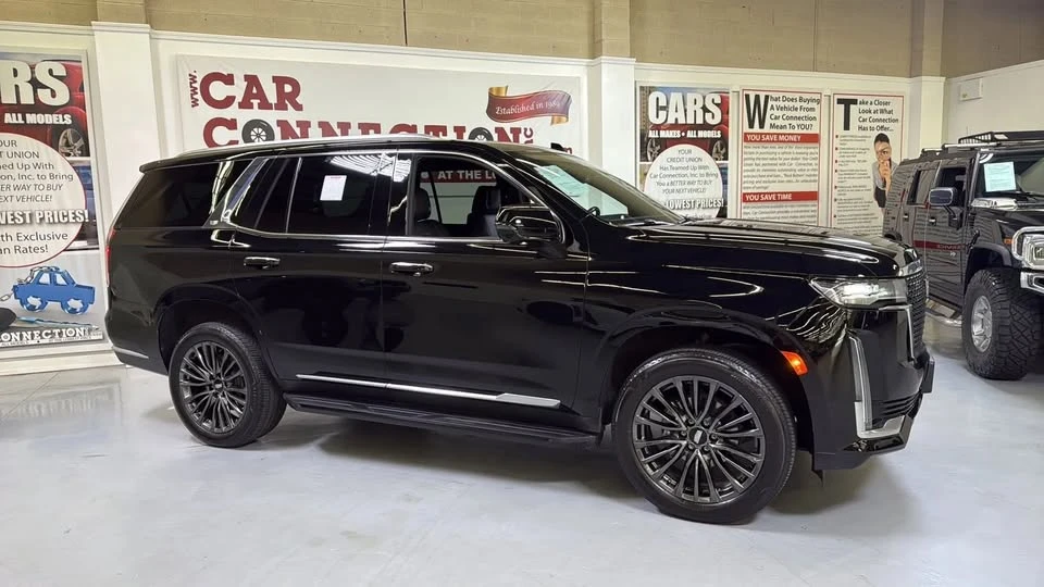 2022 Cadillac Escalade 5th Gen - Image 10 of 17
