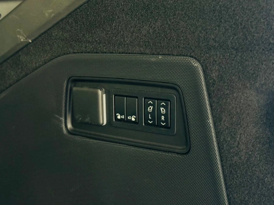 2022 Cadillac Escalade 5th Gen - Image 9 of 20