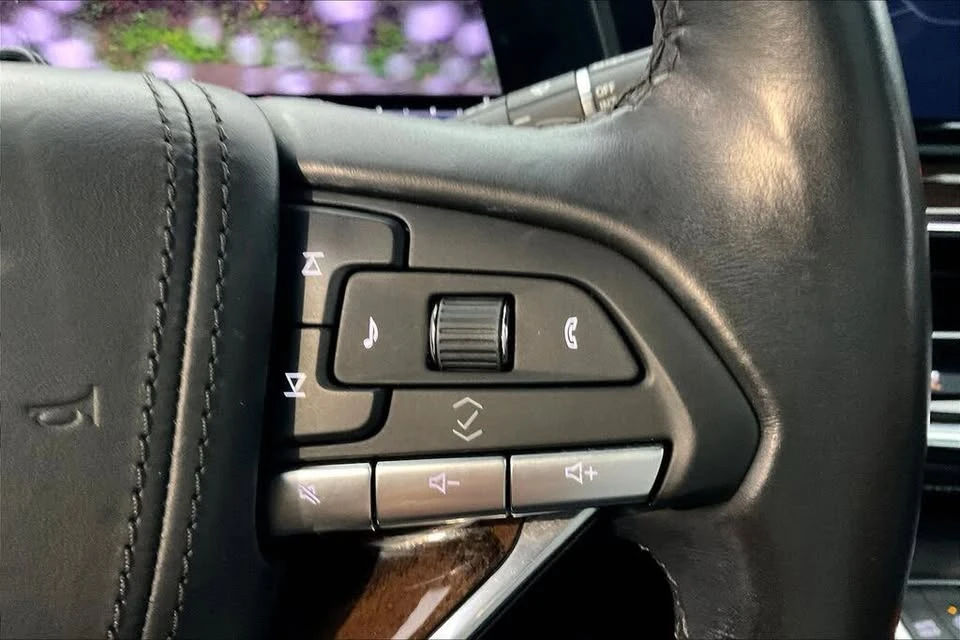 2022 Cadillac Escalade 5th Gen - Image 17 of 19