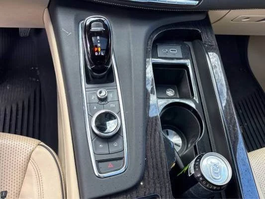 2022 Cadillac Escalade 5th Gen - Image 15 of 20
