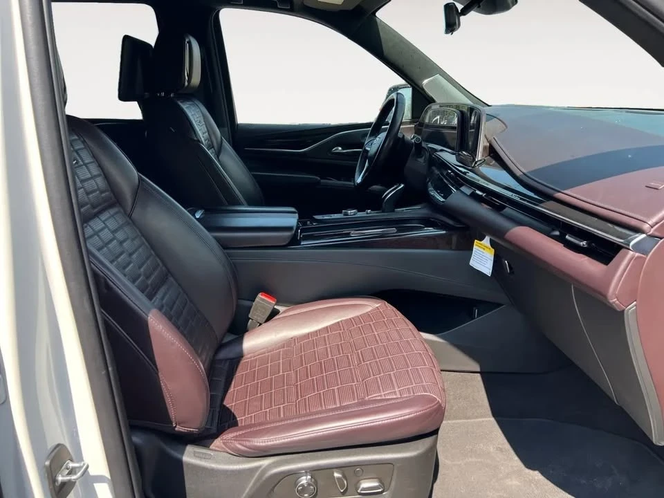 2022 Cadillac Escalade 5th Gen - Image 15 of 20
