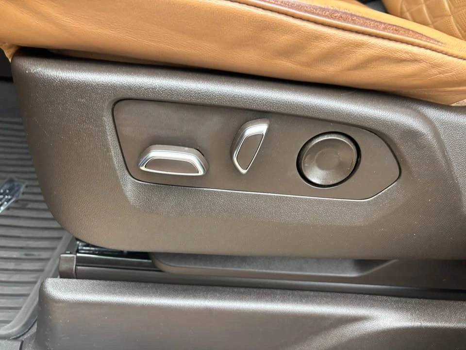2022 Cadillac Escalade 5th Gen - Image 10 of 16