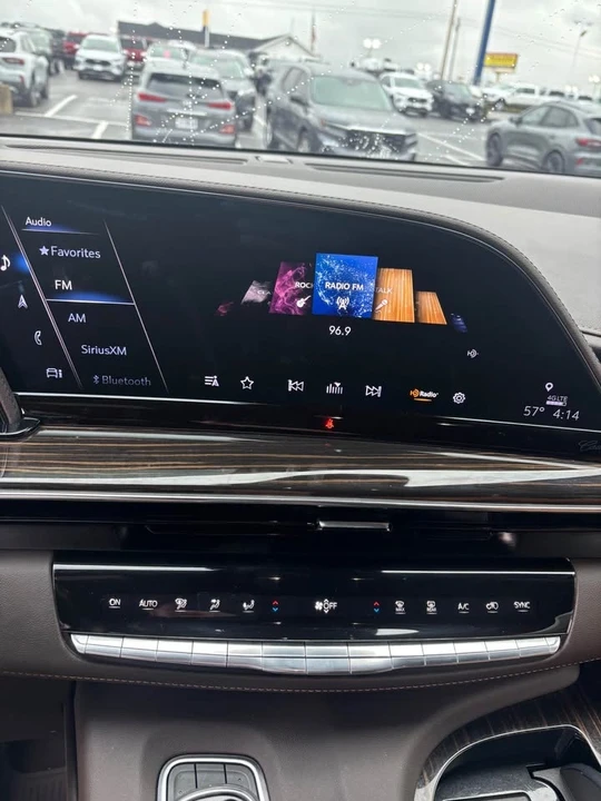 2022 Cadillac Escalade 5th Gen - Image 13 of 16