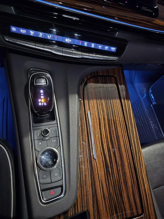 2022 Cadillac Escalade 5th Gen - Image 15 of 18