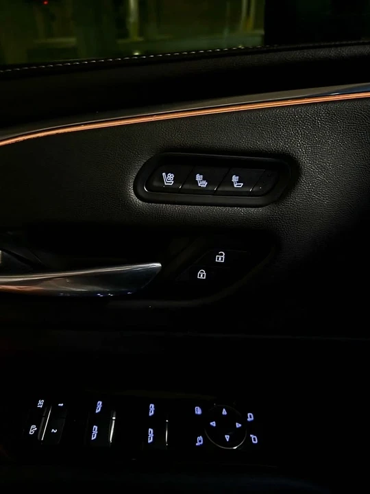 2022 Cadillac Escalade 5th Gen - Image 14 of 18