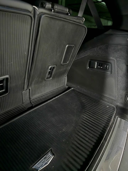 2022 Cadillac Escalade 5th Gen - Image 16 of 18