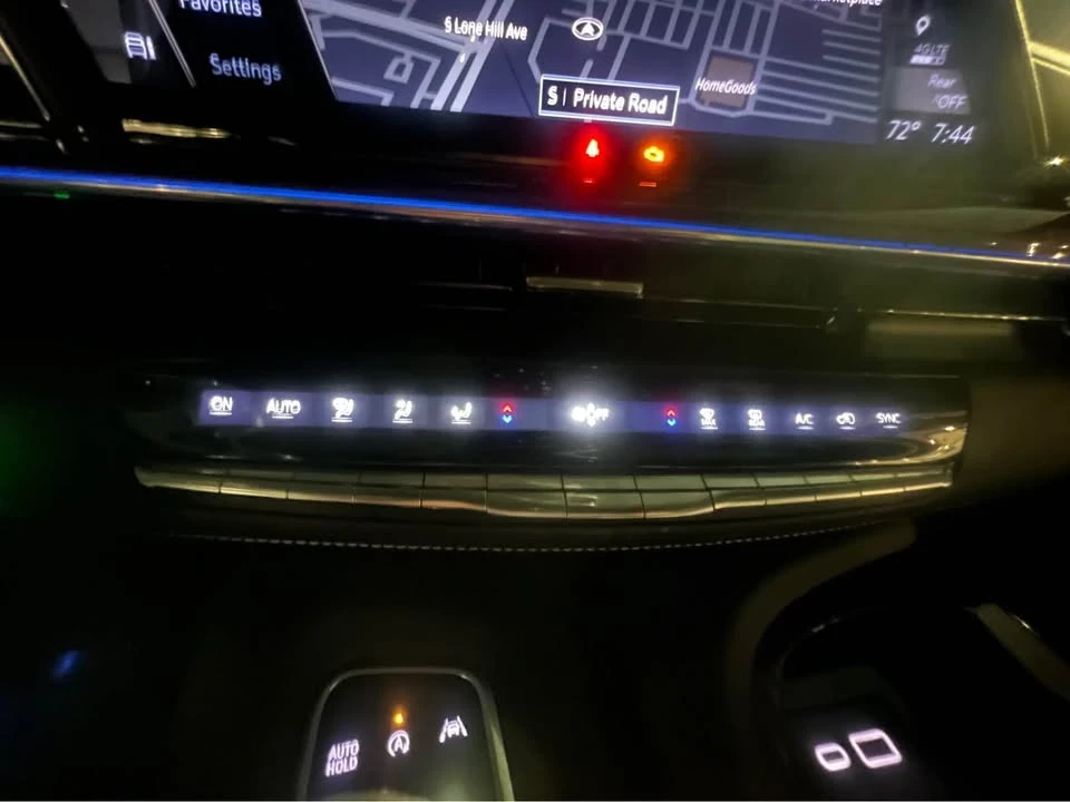2022 Cadillac Escalade 5th Gen - Image 9 of 11