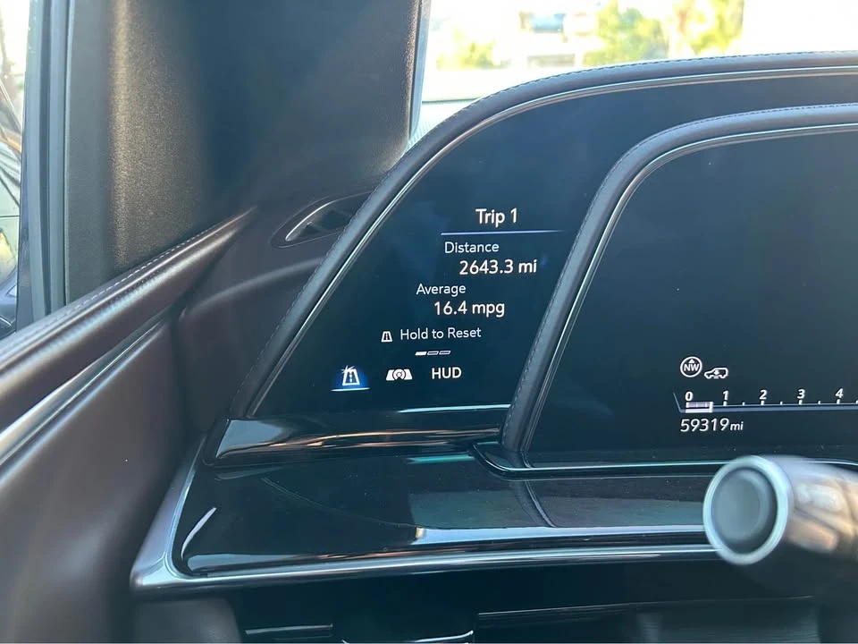 2022 Cadillac Escalade 5th Gen - Image 16 of 20