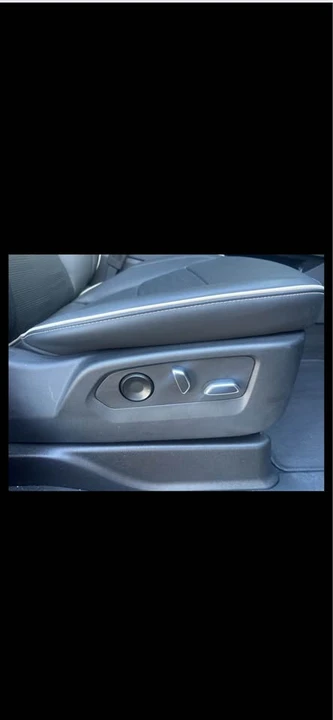 2022 Cadillac Escalade 5th Gen - Image 15 of 19