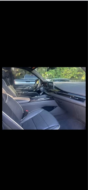 2022 Cadillac Escalade 5th Gen - Image 14 of 19