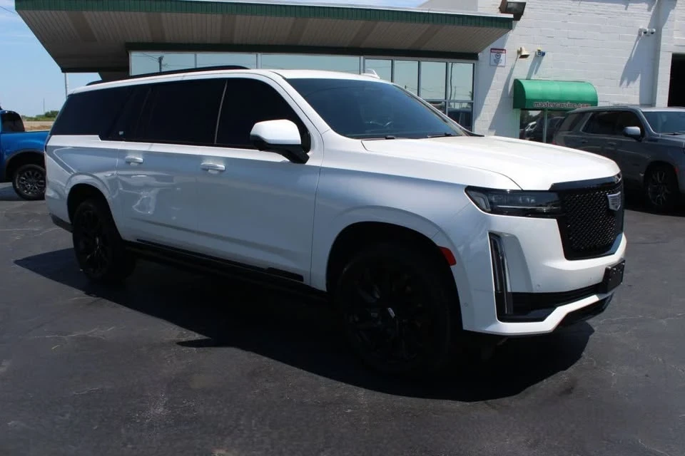 2022 Cadillac Escalade 5th Gen - Image 18 of 20