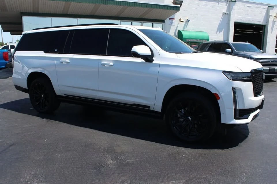 2022 Cadillac Escalade 5th Gen - Image 17 of 20