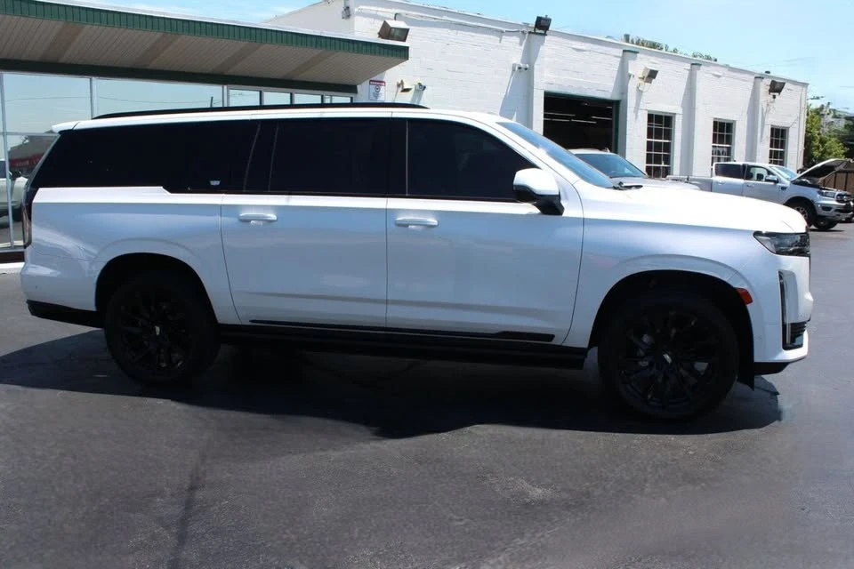 2022 Cadillac Escalade 5th Gen - Image 16 of 20