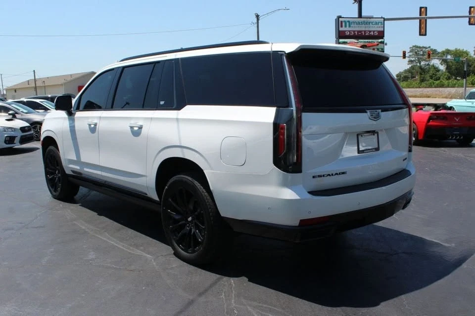 2022 Cadillac Escalade 5th Gen - Image 9 of 20