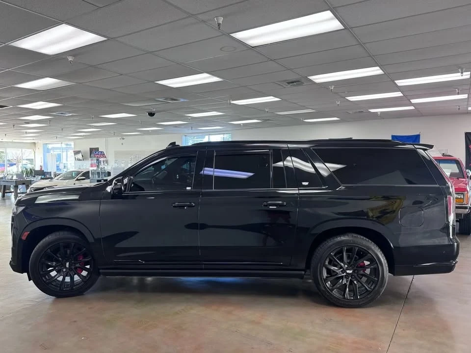 2022 Cadillac Escalade 5th Gen - Image 2 of 3